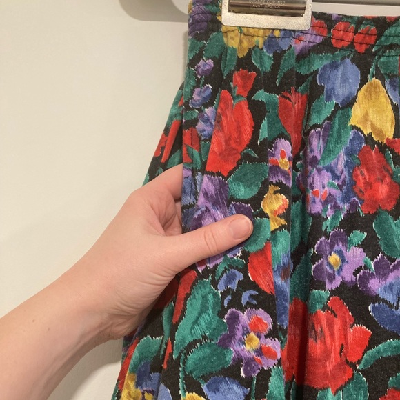Floral Midi Skirt with Pockets - Picture 2 of 5